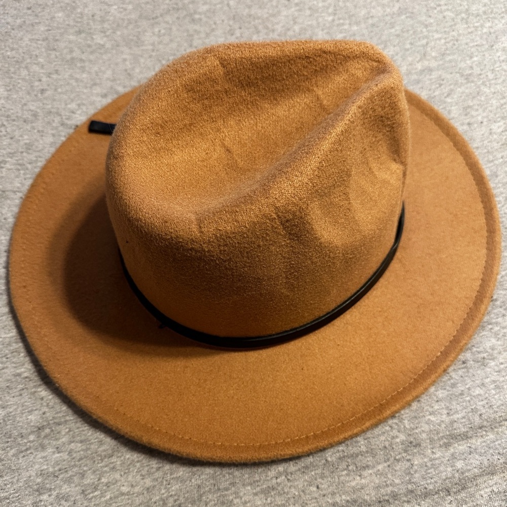 Women’s Charlotte Russe Fedora w Black Leather & Gold Metal Band, Camel, 7”x8” - Picture 4 of 6